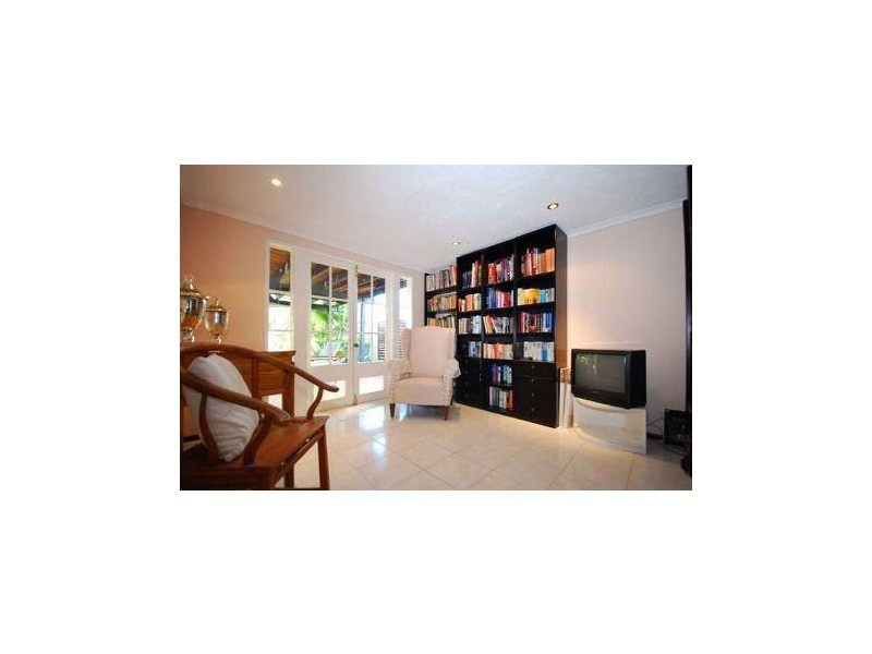 11 Ijong Street, Kenmore QLD 4069