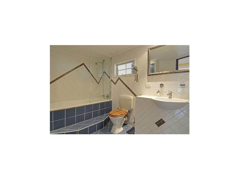 11 Ijong Street, Kenmore QLD 4069