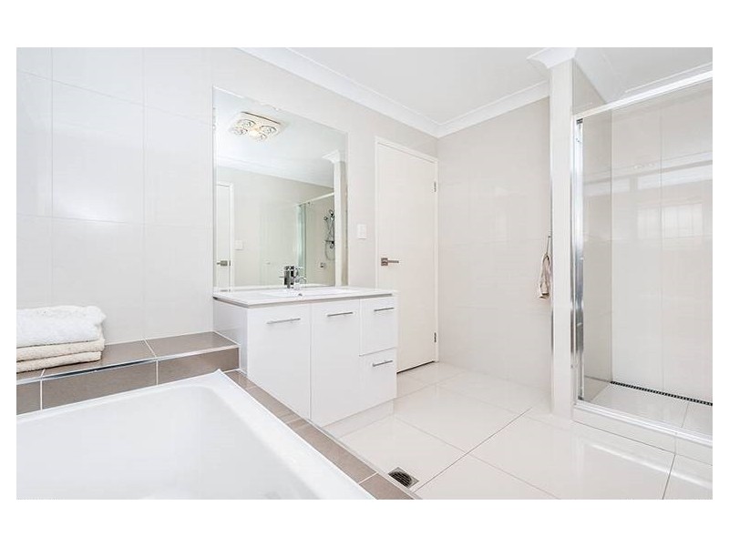 86 Edenlea Drive, Meadowbrook QLD 4131