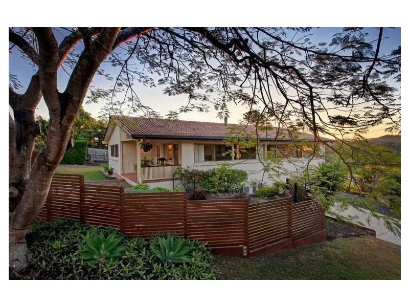 55 Kilkivan Avenue, Kenmore QLD 4069