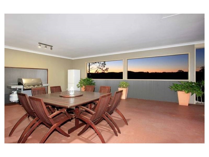 55 Kilkivan Avenue, Kenmore QLD 4069