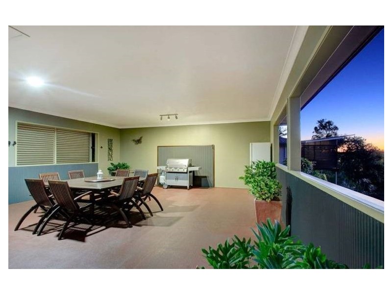 55 Kilkivan Avenue, Kenmore QLD 4069