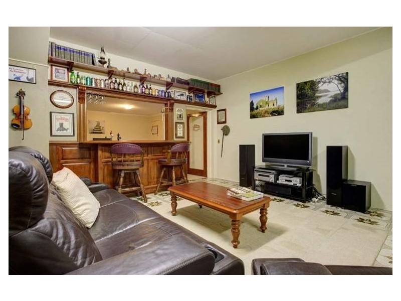 55 Kilkivan Avenue, Kenmore QLD 4069
