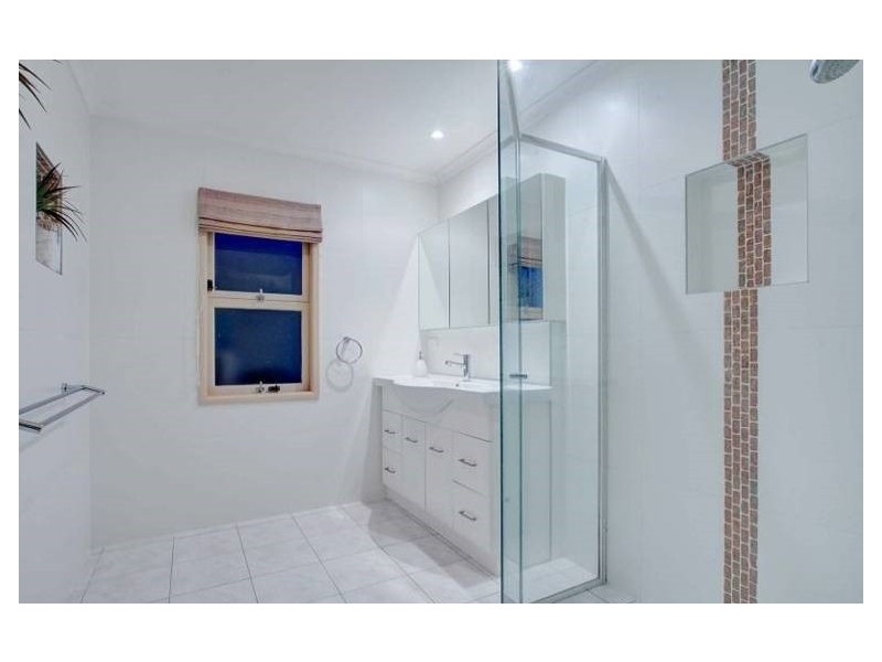 55 Kilkivan Avenue, Kenmore QLD 4069