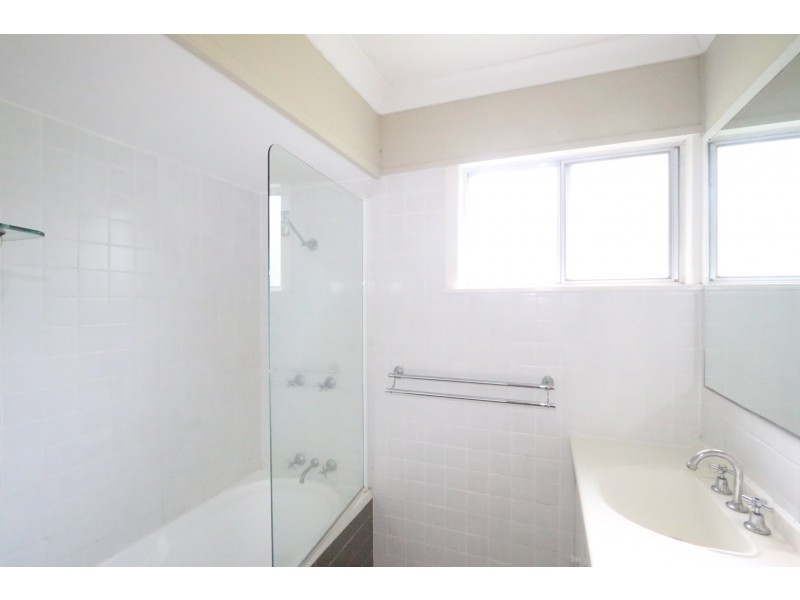 42 Marland Street, Kenmore QLD 4069