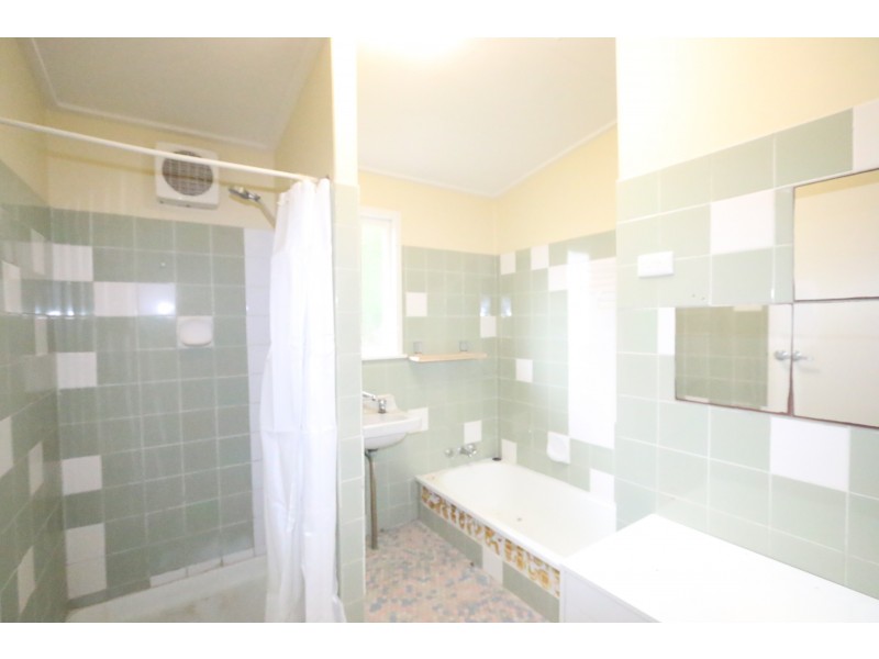 73 Moordale Street, Chapel Hill QLD 4069