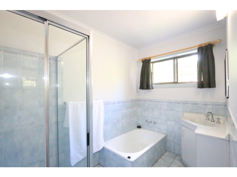 28 Kewarra Street, Kenmore QLD 4069