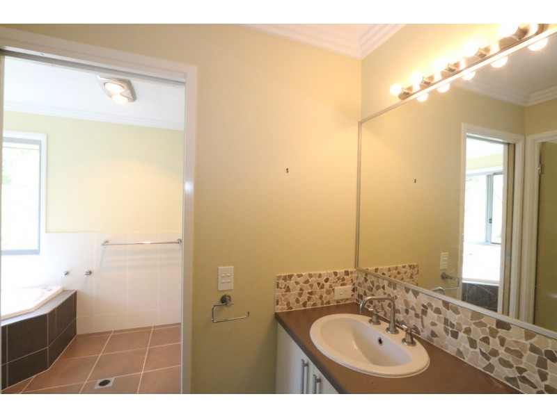 372 George Holt Drive, Mount Crosby QLD 4306