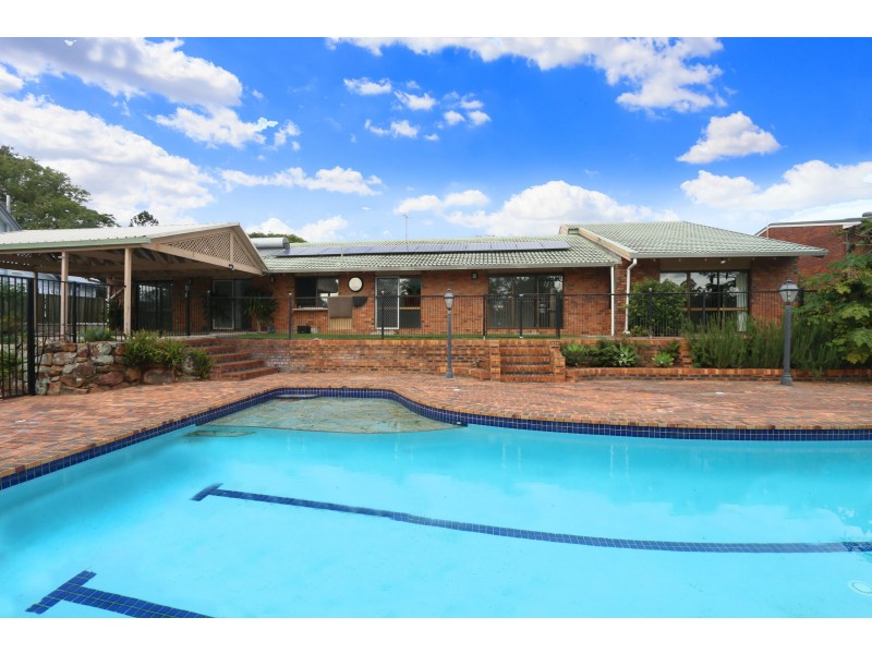 57 Mt Ommaney Drive, Jindalee QLD 4074