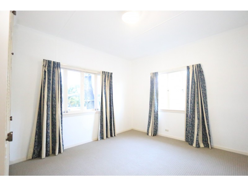 136 Jesmond Rd, Indooroopilly QLD 4068