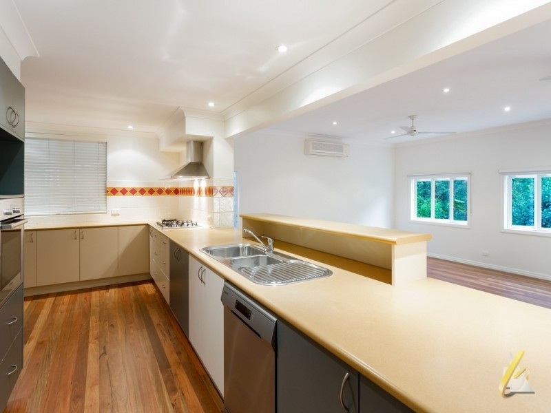24 Burbong Street, Chapel Hill QLD 4069