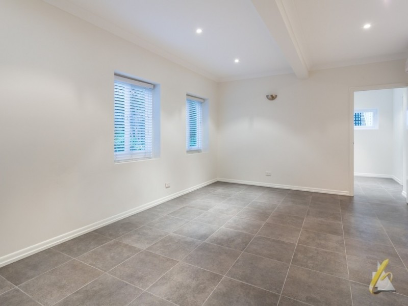 24 Burbong Street, Chapel Hill QLD 4069