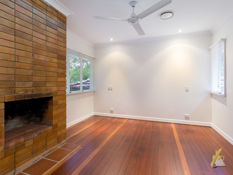 24 Burbong Street, Chapel Hill QLD 4069