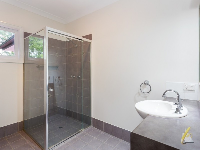 24 Burbong Street, Chapel Hill QLD 4069