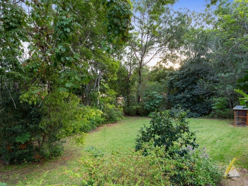 24 Burbong Street, Chapel Hill QLD 4069