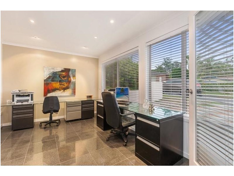 10 Roxburgh Street, Kenmore QLD 4069