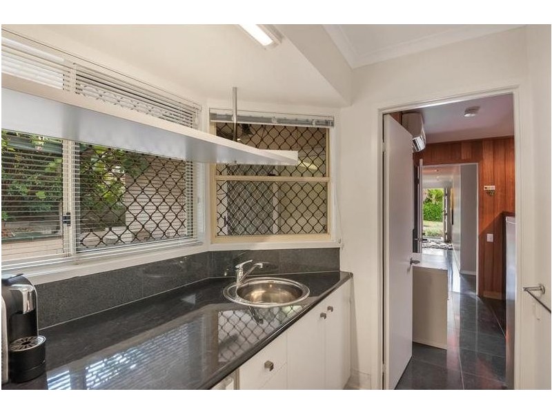 10 Roxburgh Street, Kenmore QLD 4069
