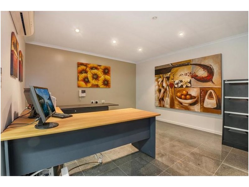 10 Roxburgh Street, Kenmore QLD 4069