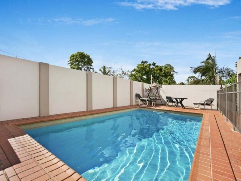 10 Roxburgh Street, Kenmore QLD 4069