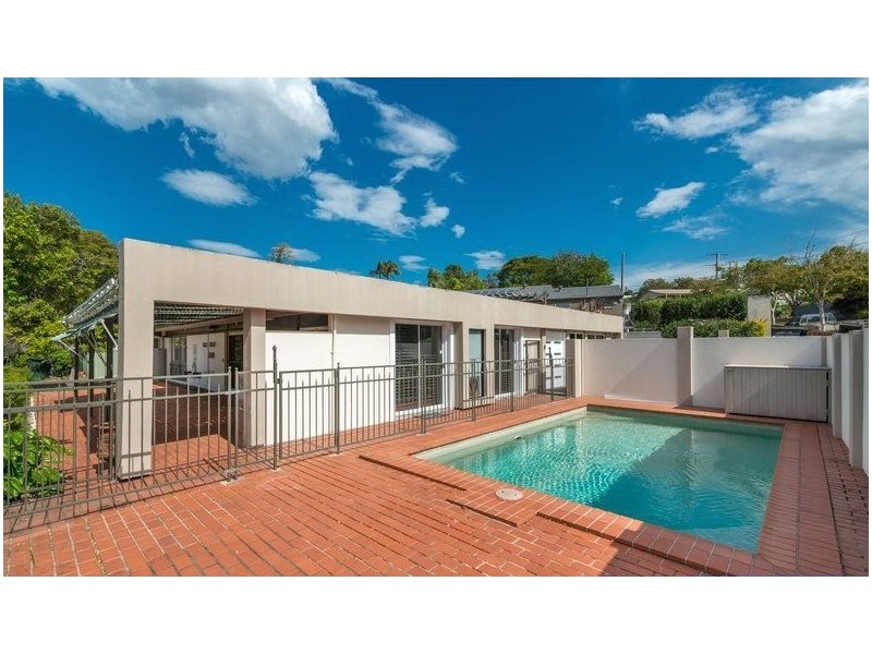 10 Roxburgh Street, Kenmore QLD 4069