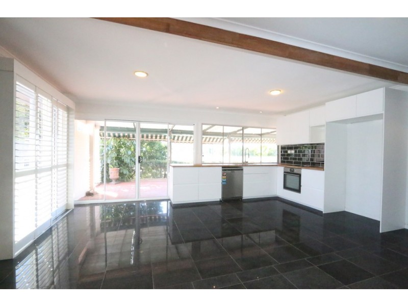 10 Roxburgh Street, Kenmore QLD 4069
