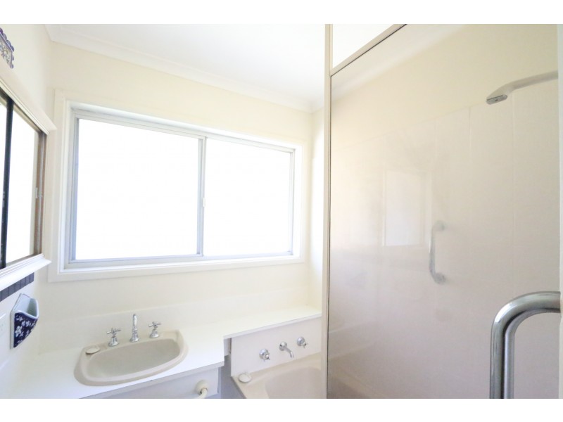19 Marshall Lane, Kenmore QLD 4069
