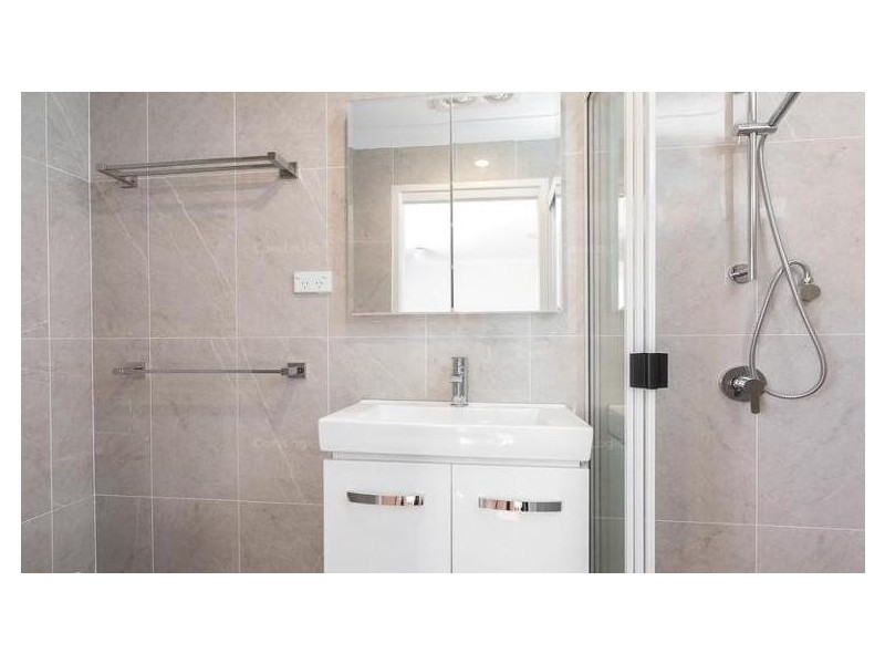 1 Currong Street, Kenmore QLD 4069