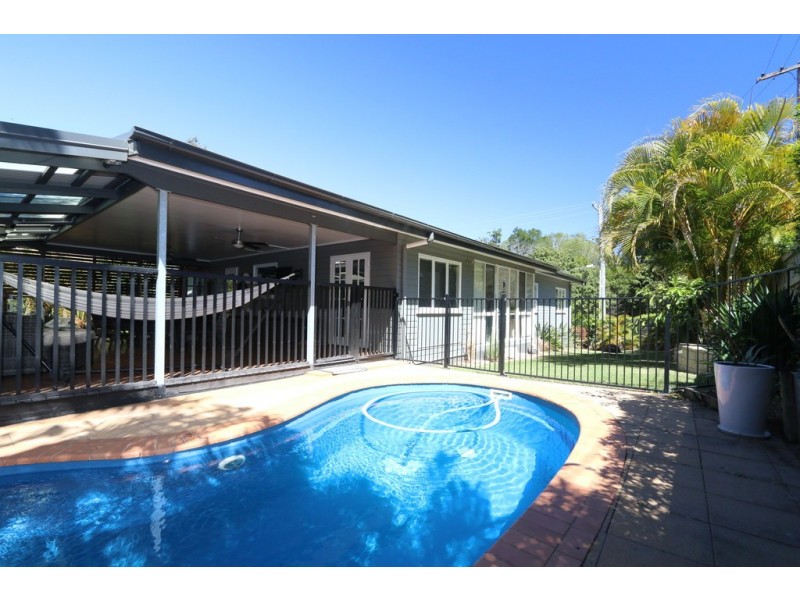 8 Sutling Street, Chapel Hill QLD 4069