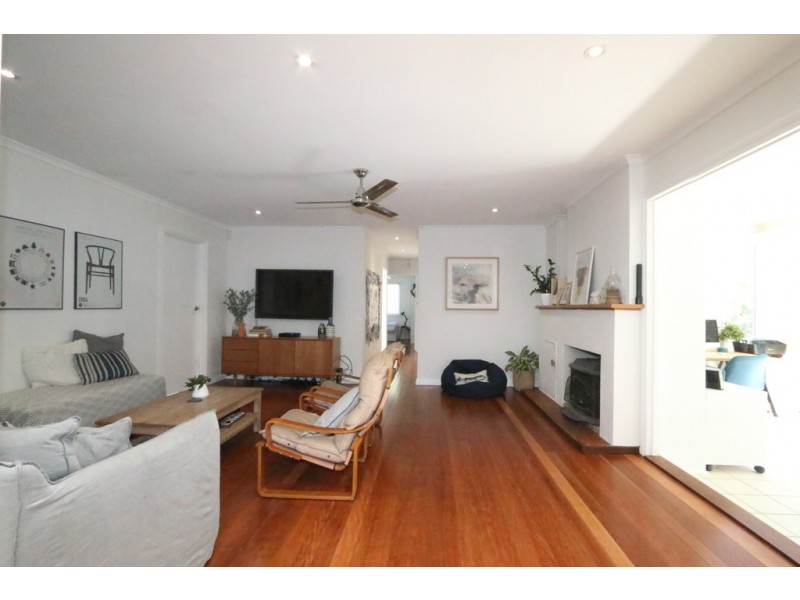 8 Sutling Street, Chapel Hill QLD 4069
