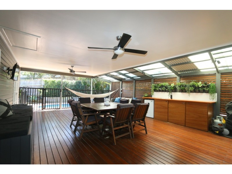 8 Sutling Street, Chapel Hill QLD 4069
