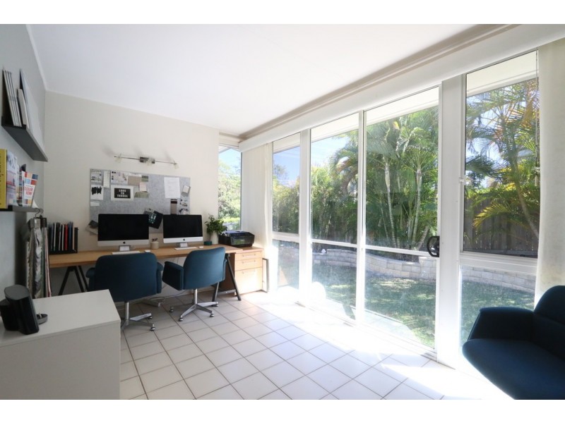 8 Sutling Street, Chapel Hill QLD 4069