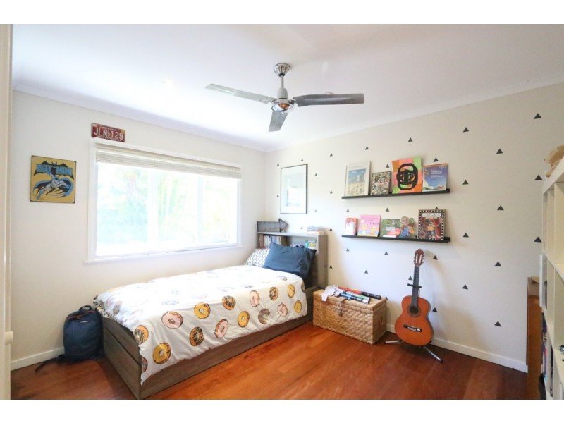 8 Sutling Street, Chapel Hill QLD 4069