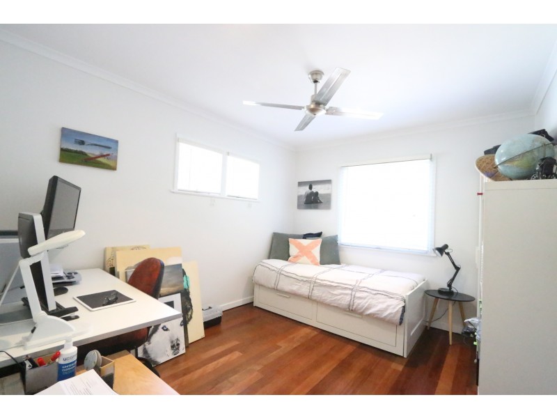 8 Sutling Street, Chapel Hill QLD 4069
