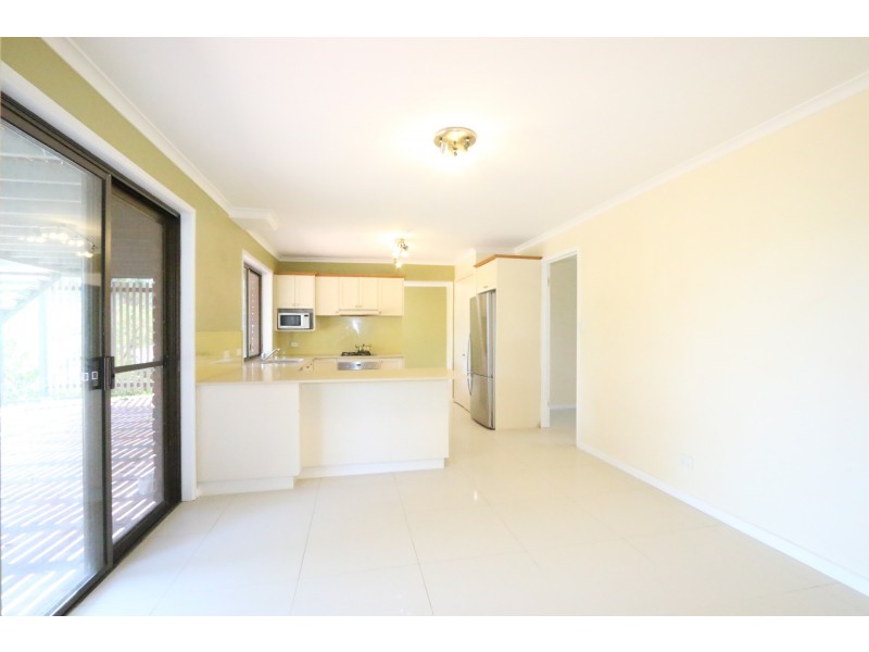 9 Stralock Street, Chapel Hill QLD 4069