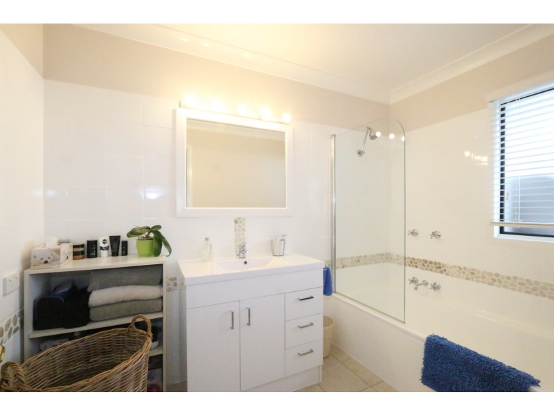 45 Euree Street, Kenmore QLD 4069