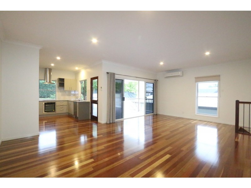 23 Kenton Street, Chapel Hill QLD 4069