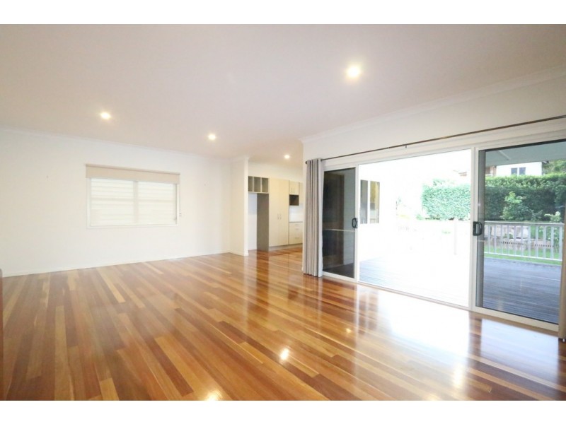 23 Kenton Street, Chapel Hill QLD 4069