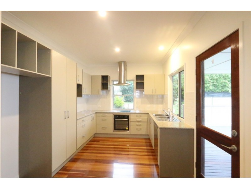 23 Kenton Street, Chapel Hill QLD 4069