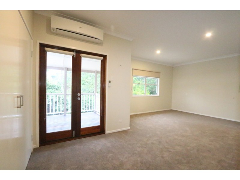 23 Kenton Street, Chapel Hill QLD 4069