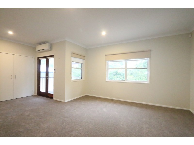 23 Kenton Street, Chapel Hill QLD 4069