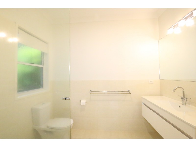 23 Kenton Street, Chapel Hill QLD 4069