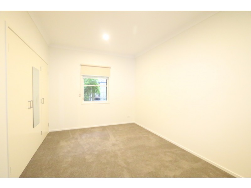 23 Kenton Street, Chapel Hill QLD 4069