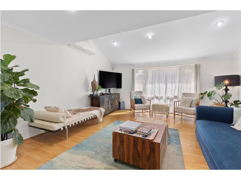 27 Tangmere Street, Chapel Hill QLD 4069