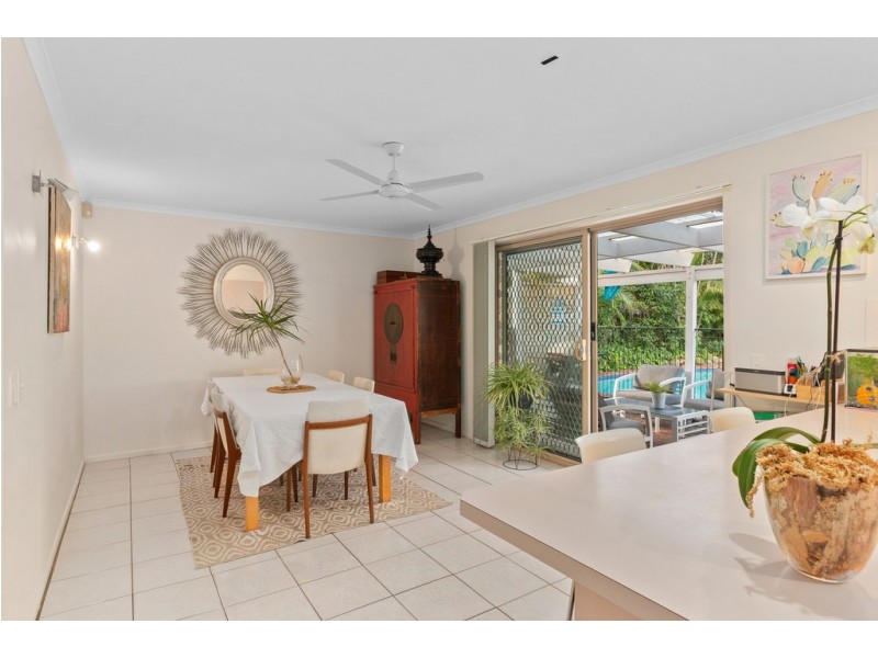 27 Tangmere Street, Chapel Hill QLD 4069