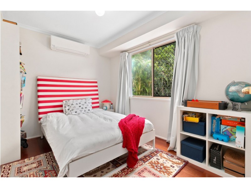 27 Tangmere Street, Chapel Hill QLD 4069