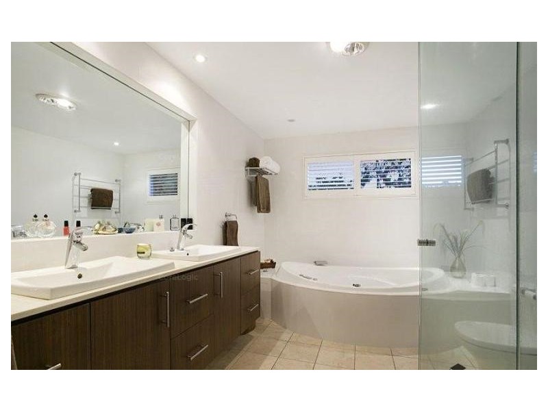 67 Edson Street, Kenmore QLD 4069