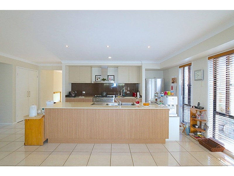 33 Parkview Drive, Springfield Lakes QLD 4300