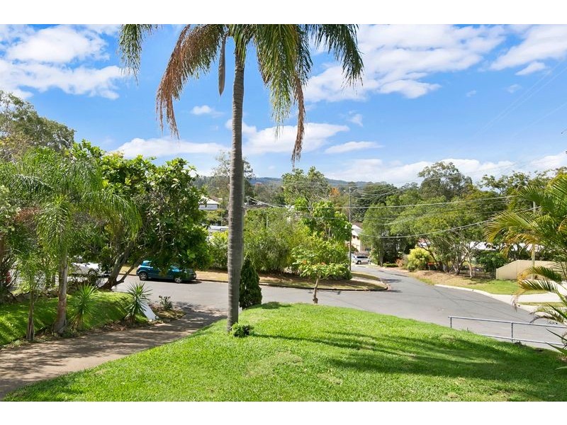 41 Trenton Street, Kenmore QLD 4069