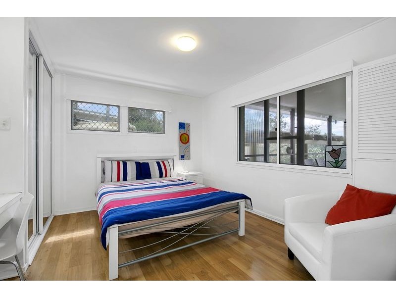 41 Trenton Street, Kenmore QLD 4069