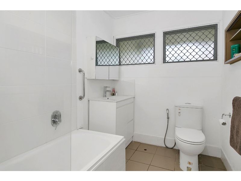 41 Trenton Street, Kenmore QLD 4069